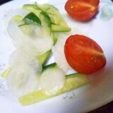 玉ねぎ胡瓜ミニトマトのサラダ